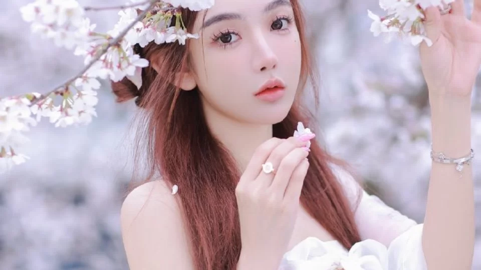 51吃瓜视频大赛校园沉浸深度对话:女大校花每日投稿大赛方向独家解读播放预览封面